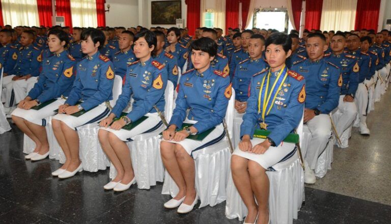 akmil wanita